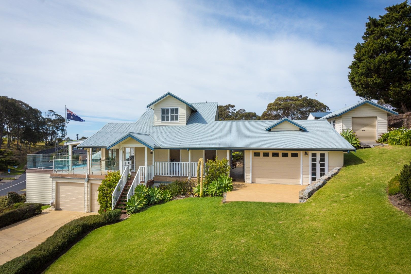 4 bedrooms House in 5 Noorooma Crescent NAROOMA NSW, 2546