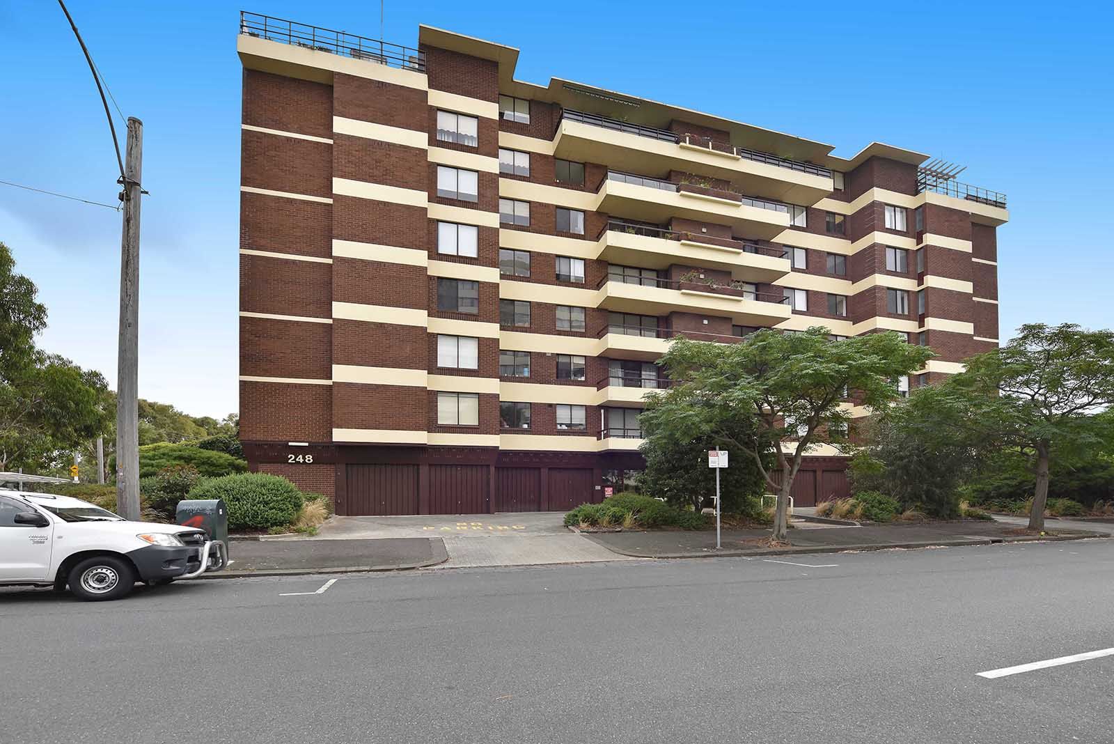 2 bedrooms Apartment / Unit / Flat in 15/248 The Avenue PARKVILLE VIC, 3052