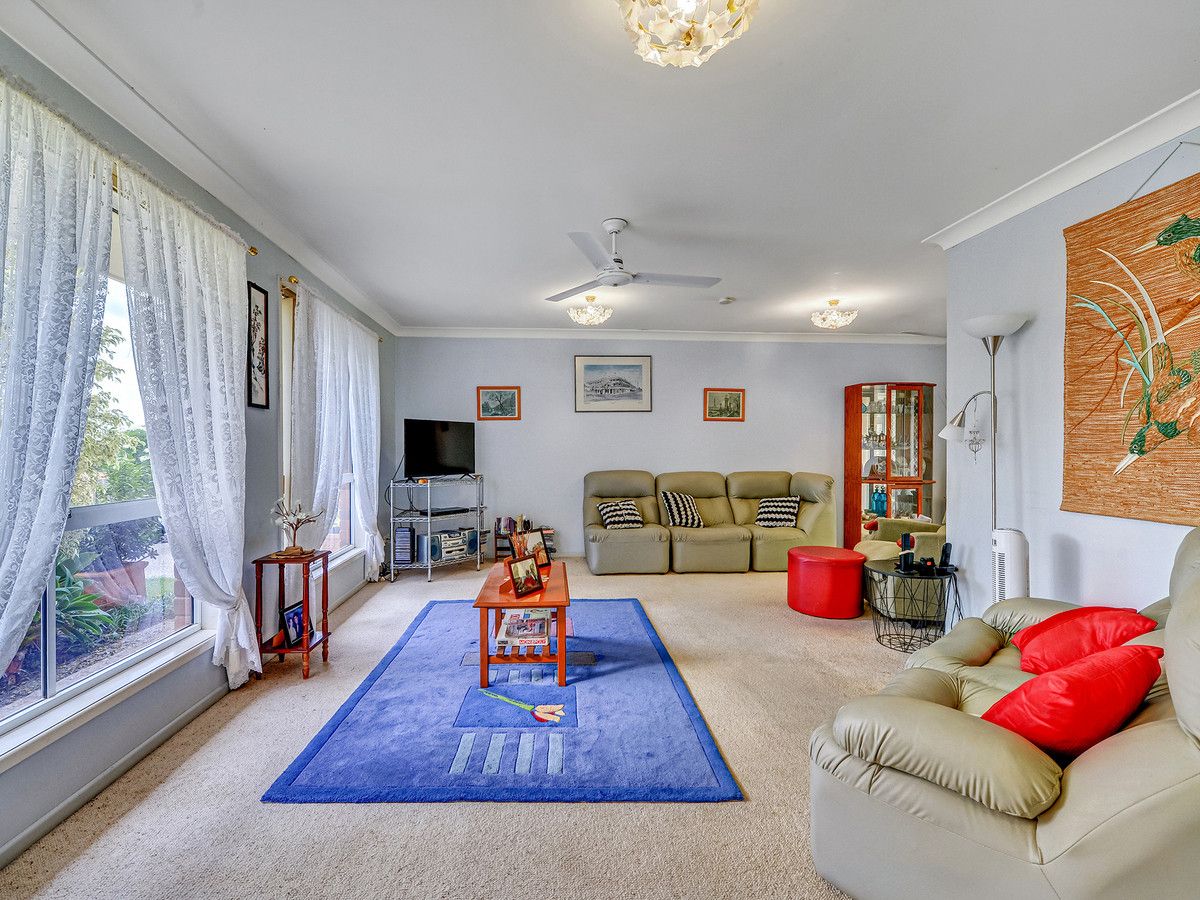 93 Dove Tree Crescent, Sinnamon Park QLD 4073, Image 2