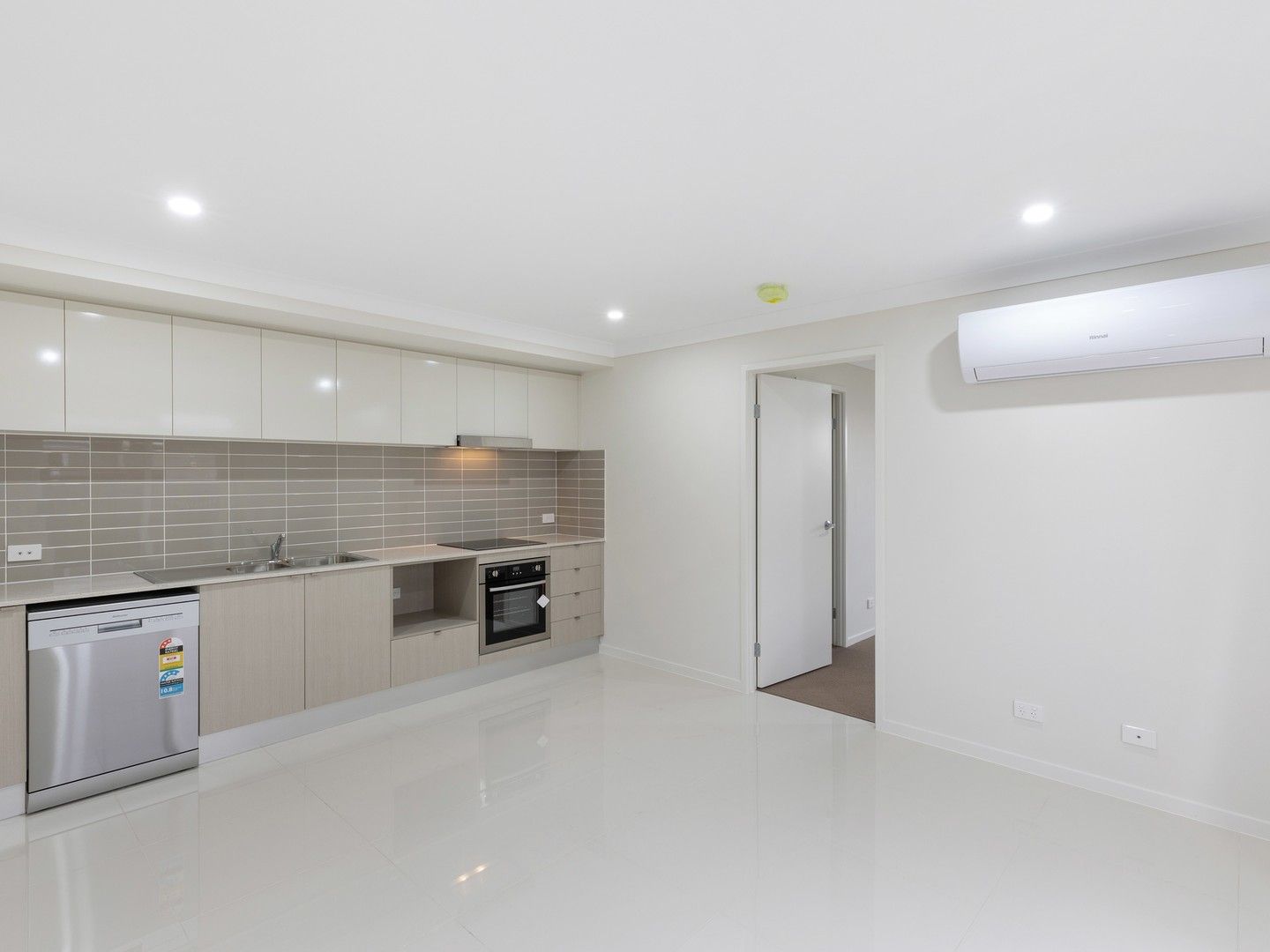 1 bedrooms Apartment / Unit / Flat in 2/26 Azure St ROSEWOOD QLD, 4340