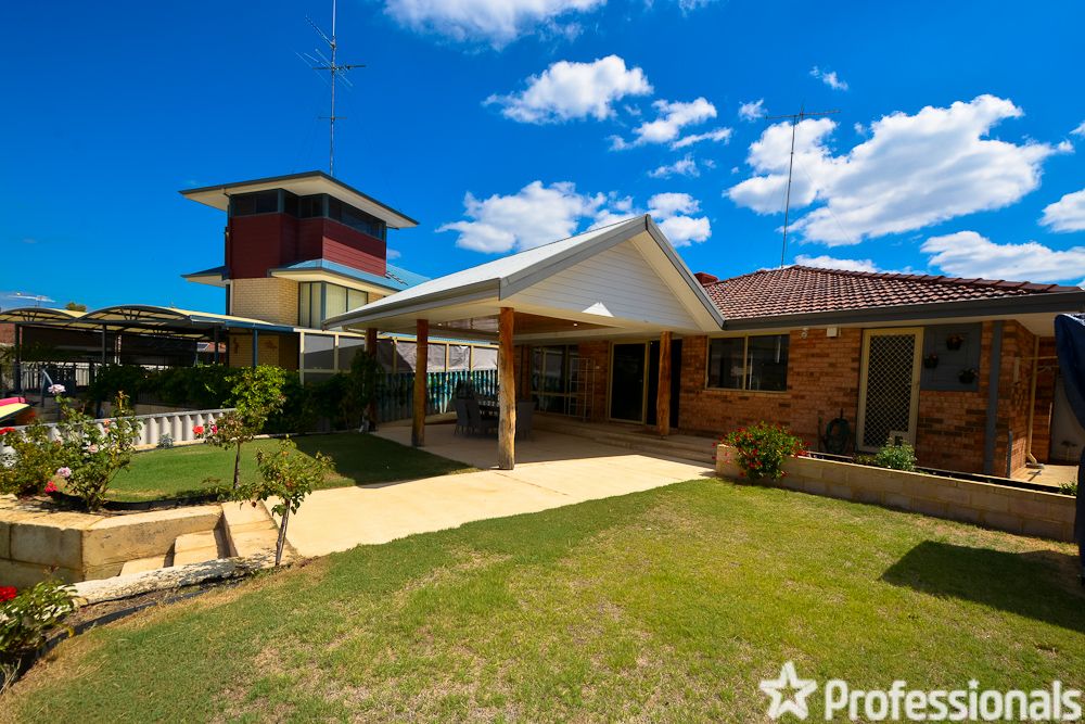 3 bedrooms House in 6 Woolah Place SOUTH YUNDERUP WA, 6208