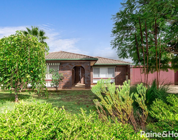 46 Pinaroo Drive, Glenfield Park NSW 2650