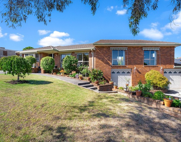 17 Cheriton Drive, Mooroolbark VIC 3138