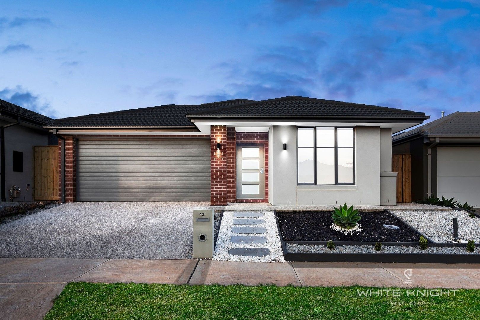 4 bedrooms House in 42 Waterfern Street FRASER RISE VIC, 3336