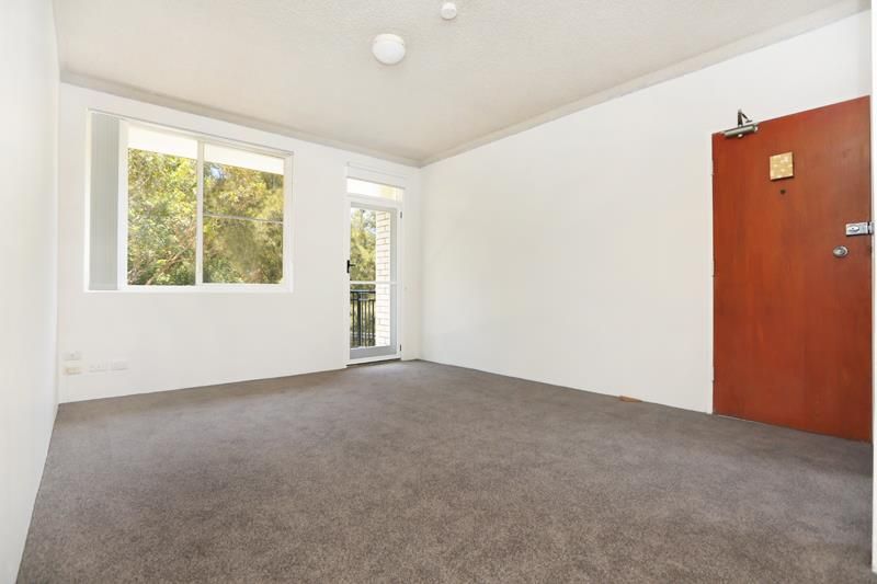2 bedrooms Apartment / Unit / Flat in 8/946 Pittwater Road DEE WHY NSW, 2099