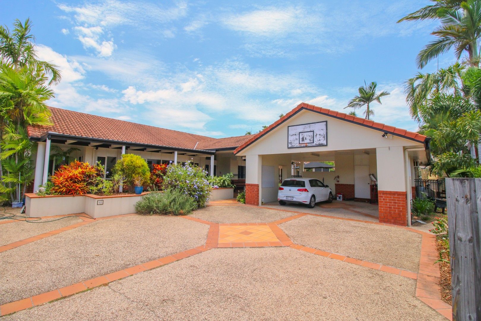 5 bedrooms House in 45 Heritage Close KIRWAN QLD, 4817