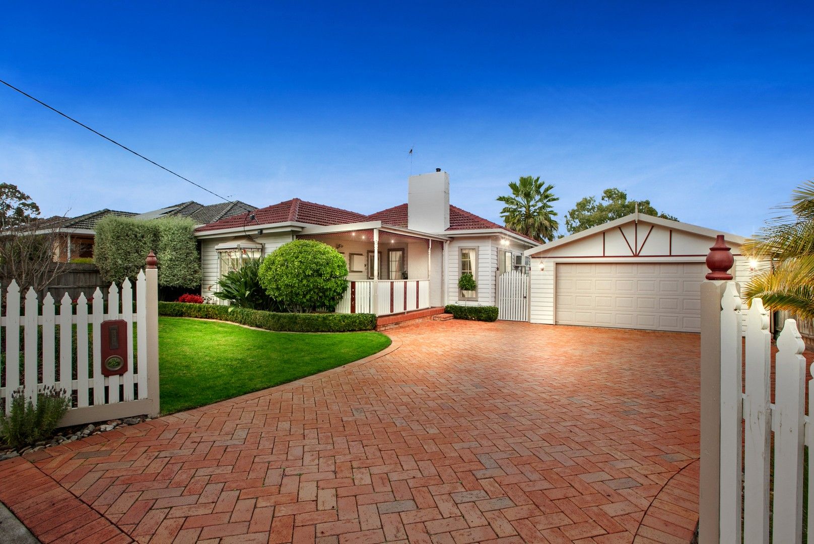 4 bedrooms House in 27 Hobbs Crescent RESERVOIR VIC, 3073