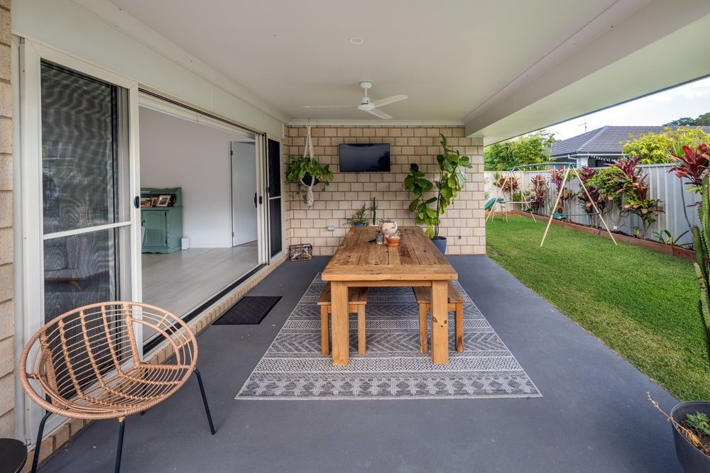 8 Seabeach Street, Sandy Beach NSW 2456, Image 2