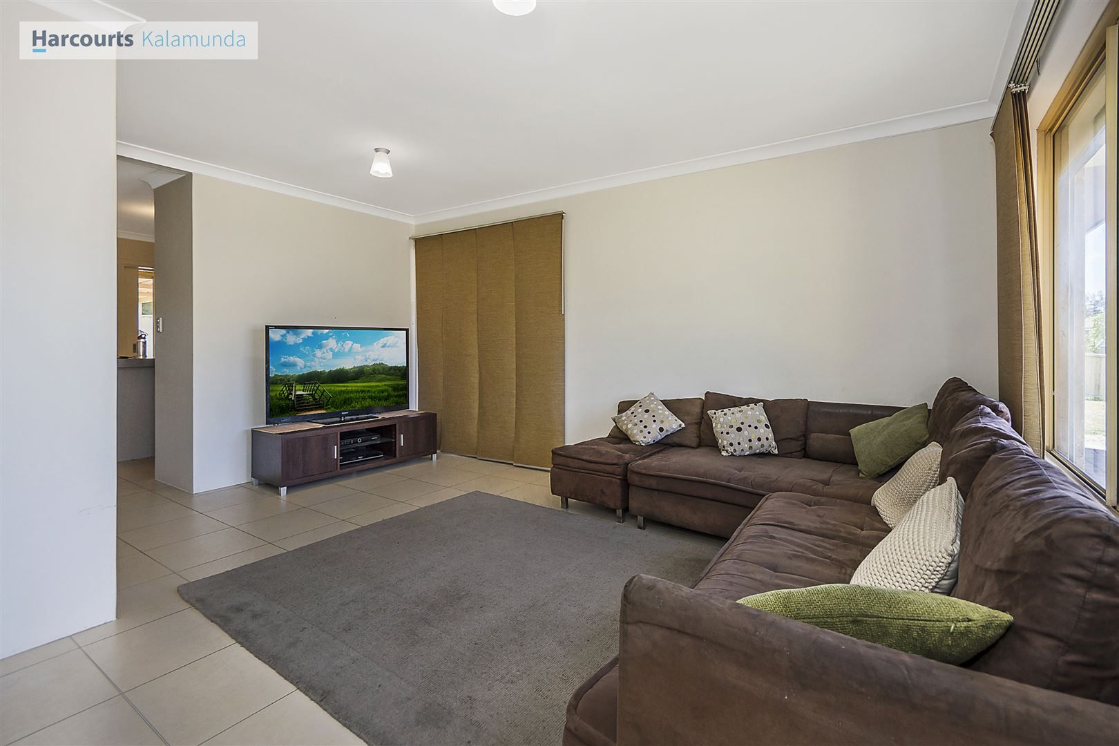 18 Bildjar Close, South Guildford WA 6055, Image 2