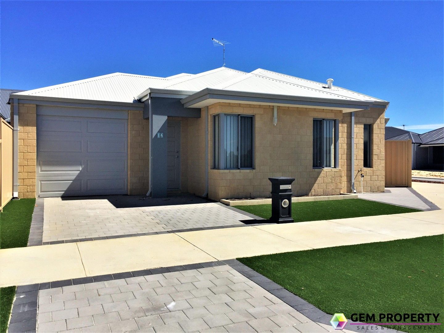 3 bedrooms House in 16 Packer Rise HAMMOND PARK WA, 6164