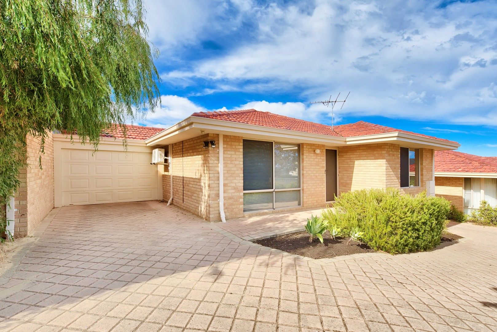 2 bedrooms House in 2/177 Hillsborough Drive NOLLAMARA WA, 6061