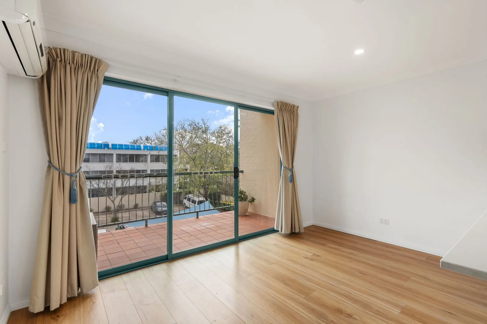 Two-Bedroom Apartment in the Leafy Somerset Complex!, Kingston