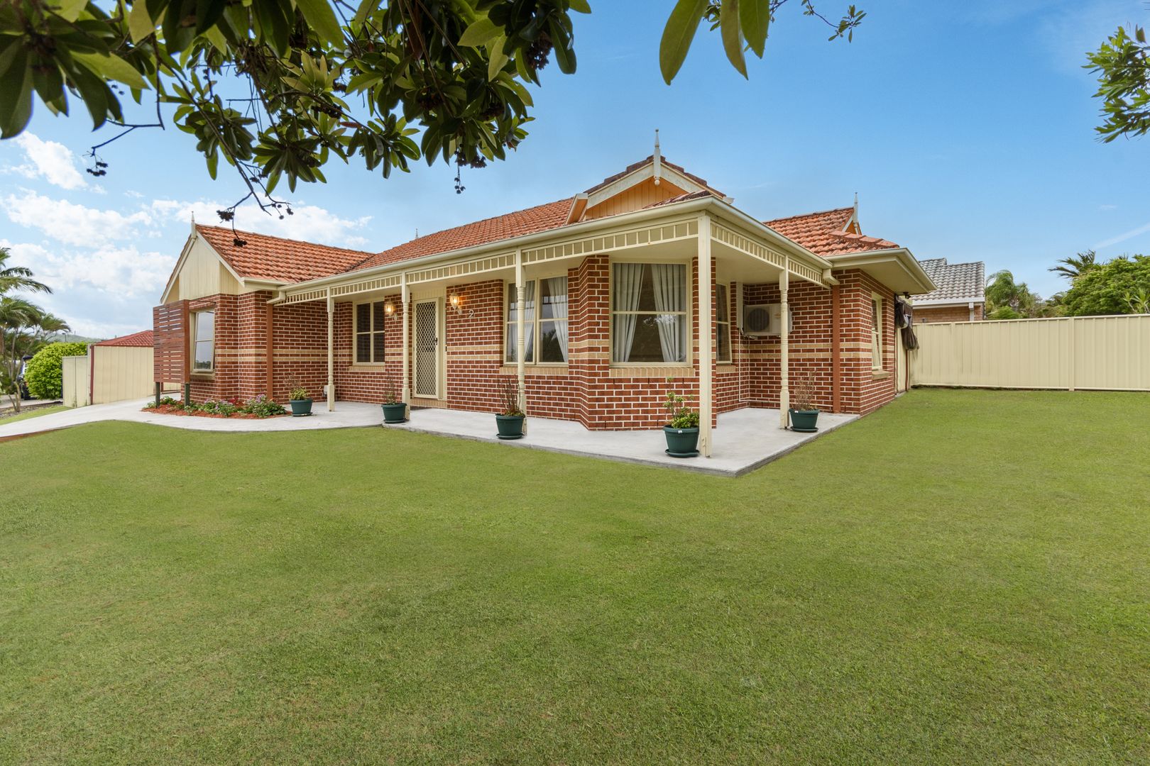 2 Trent Court, Sandstone Point QLD 4511, Image 2