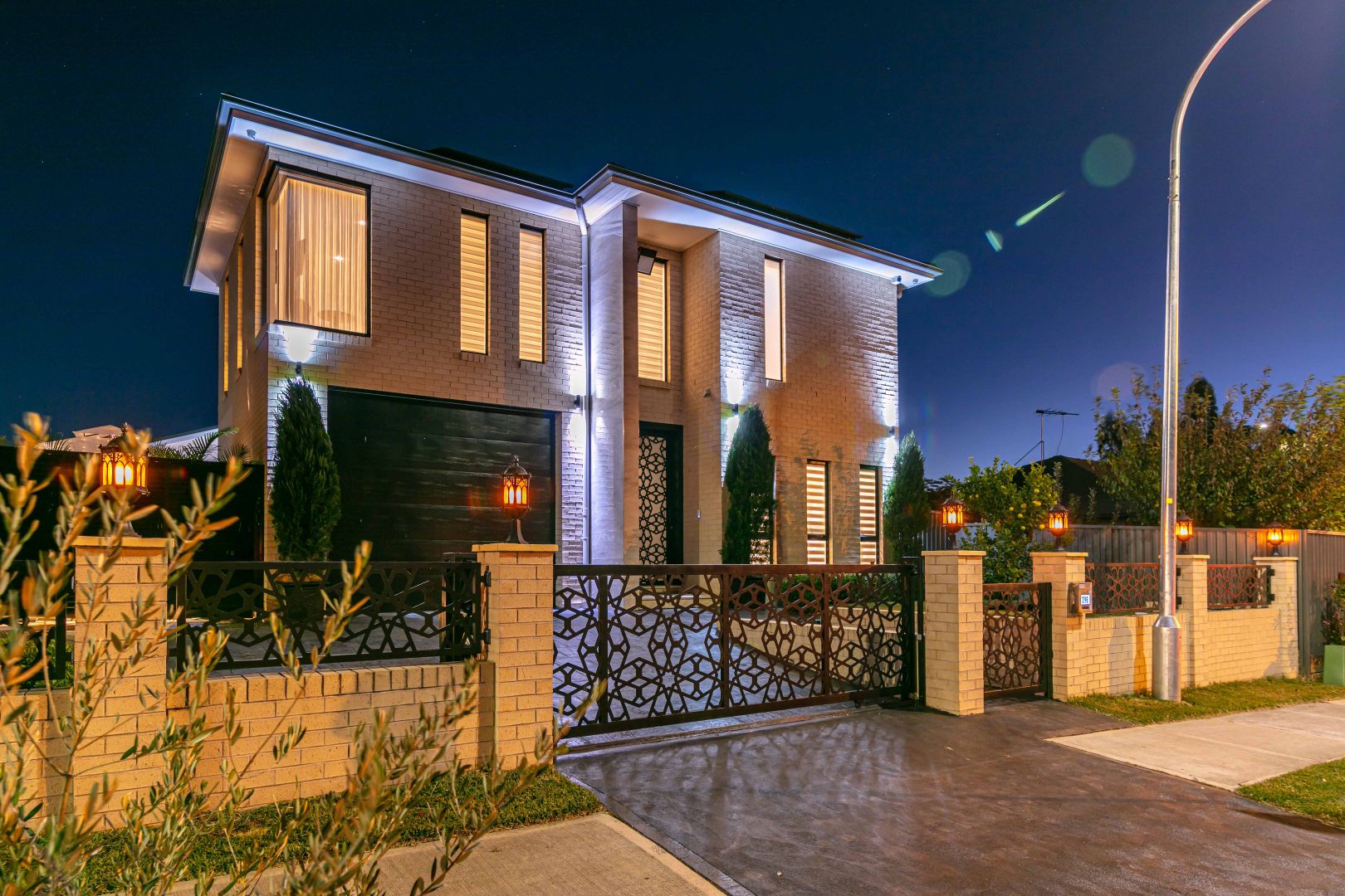 296 Caddens Road, Claremont Meadows Property History & Address