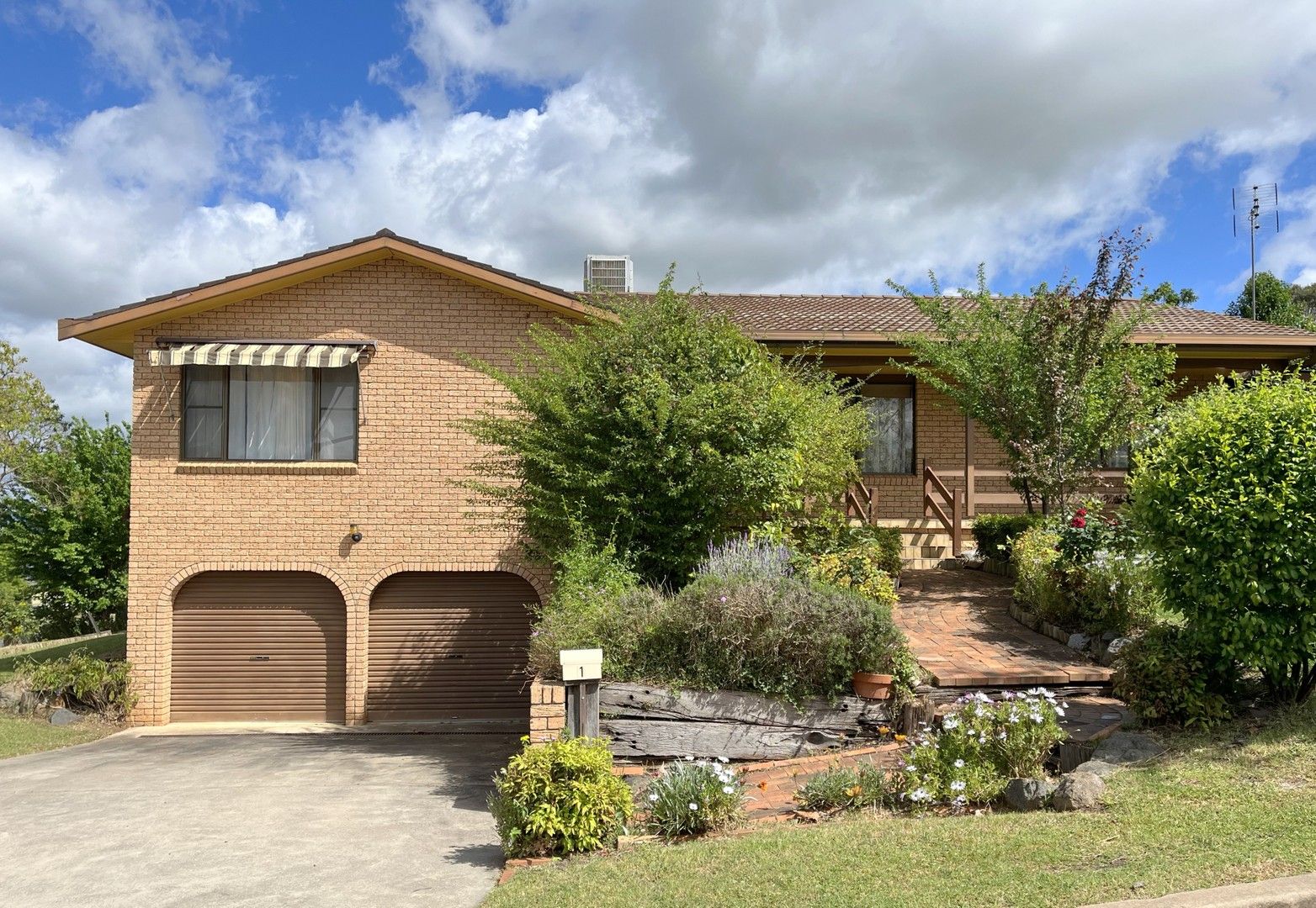 1 Lowan Street, Cowra NSW 2794 House For Rent 420 Domain