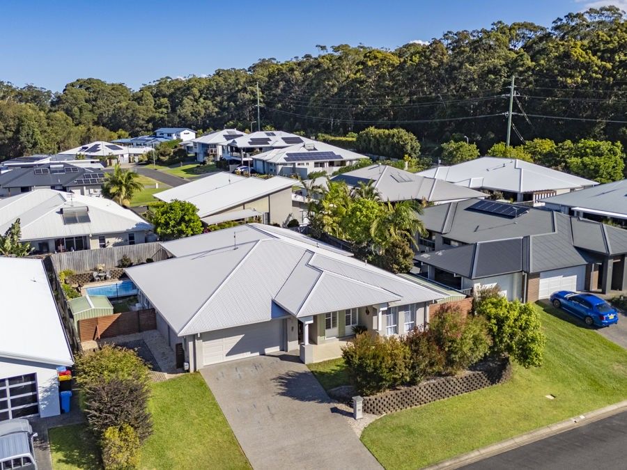 4 bedrooms House in 6 Fisher Road SAPPHIRE BEACH NSW, 2450