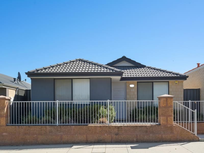 3 bedrooms House in 37 Grandis Boulevard BANKSIA GROVE WA, 6031