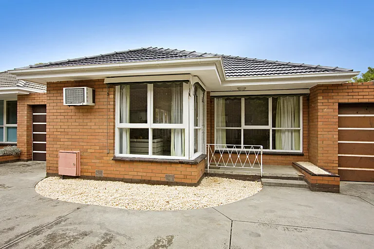 Location, location!, Glen Huntly