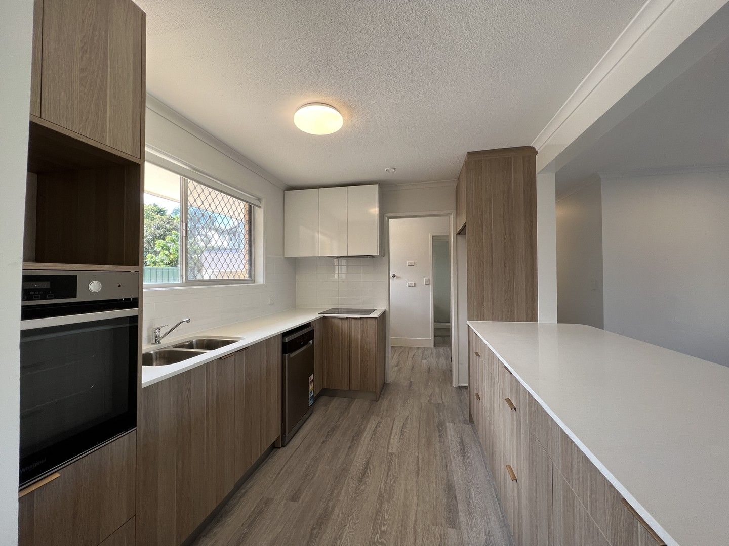 6 bedrooms House in 30 Vatakoula Parade MERMAID WATERS QLD, 4218