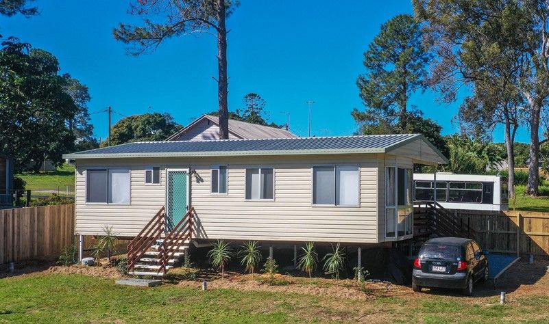 2 bedrooms House in 13 Anne Street RUSSELL ISLAND QLD, 4184