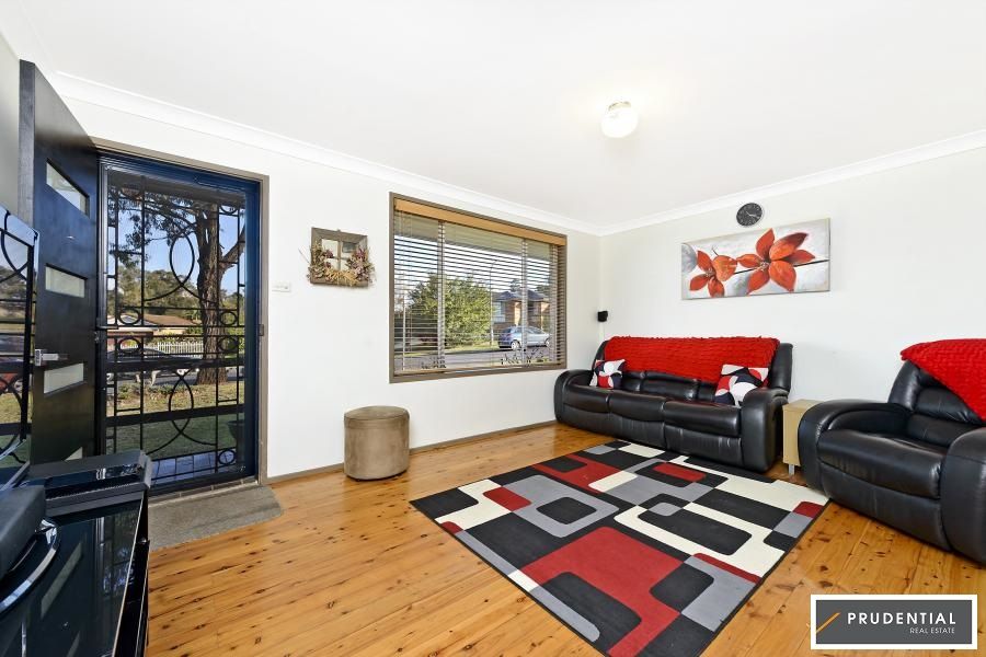 11 Chardonnay Avenue, ESCHOL PARK NSW 2558, Image 2