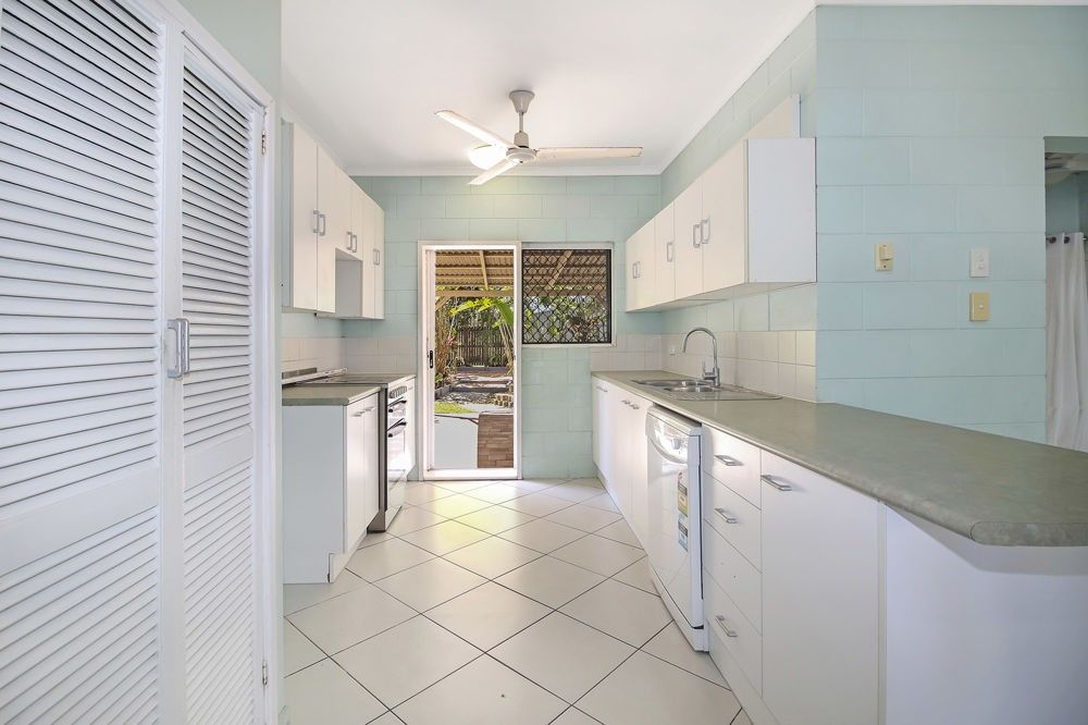 Villa 2/2-6 Lake Placid Road, Caravonica QLD 4878, Image 1