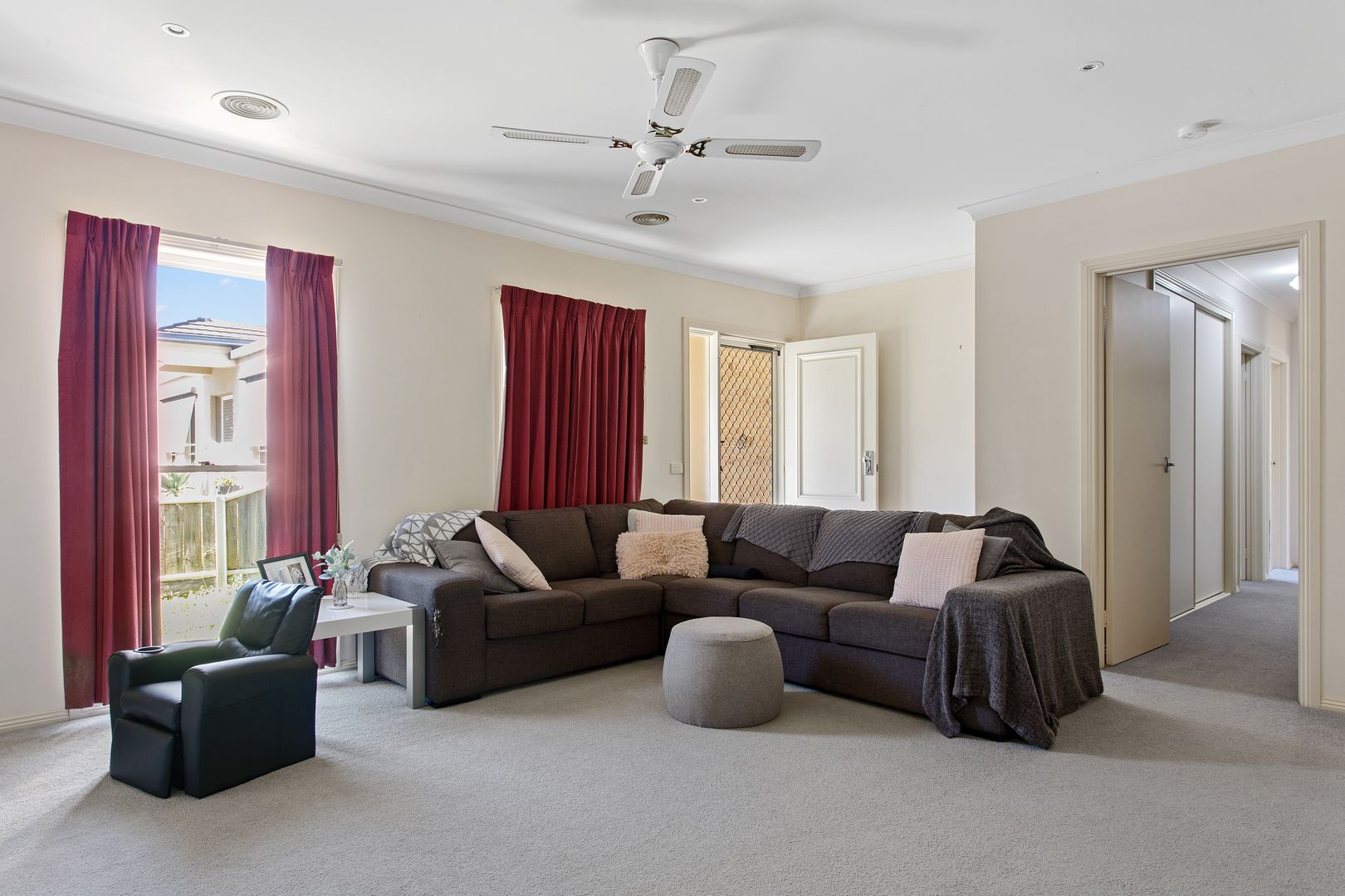 4 Miranda Close, Strathdale VIC 3550, Image 2