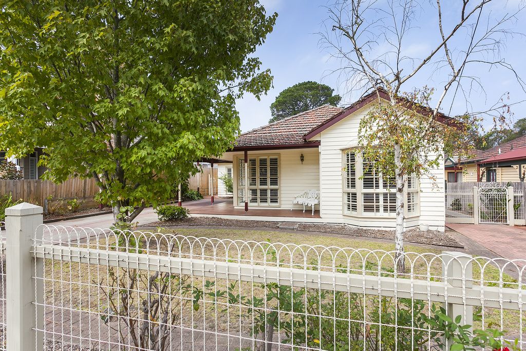 5 bedrooms House in 9 Ireland  Street RINGWOOD VIC, 3134