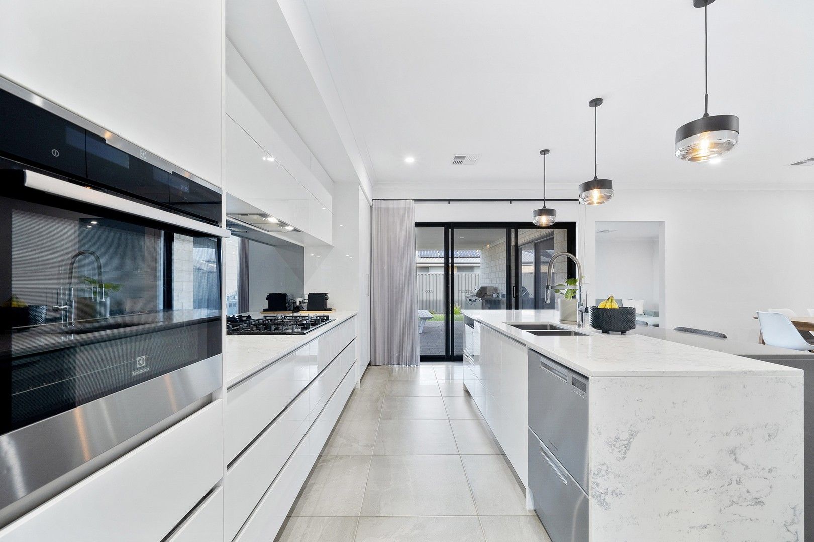 4 bedrooms House in 4 Dunite road PIARA WATERS WA, 6112