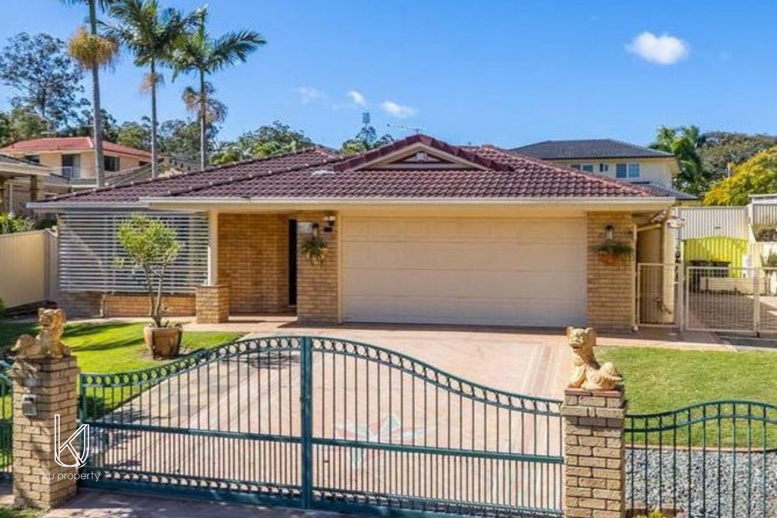 4 bedrooms House in 11 Alcheringa Pl ROBERTSON QLD, 4109