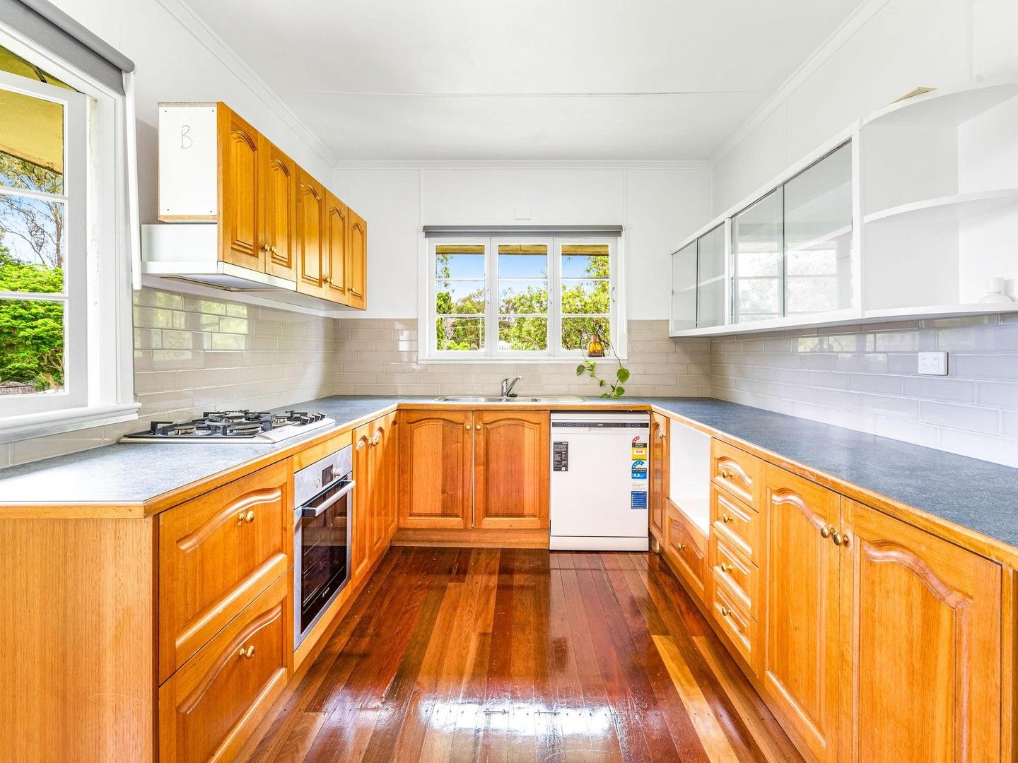 3 bedrooms House in 7 Railway Parade LOGANLEA QLD, 4131