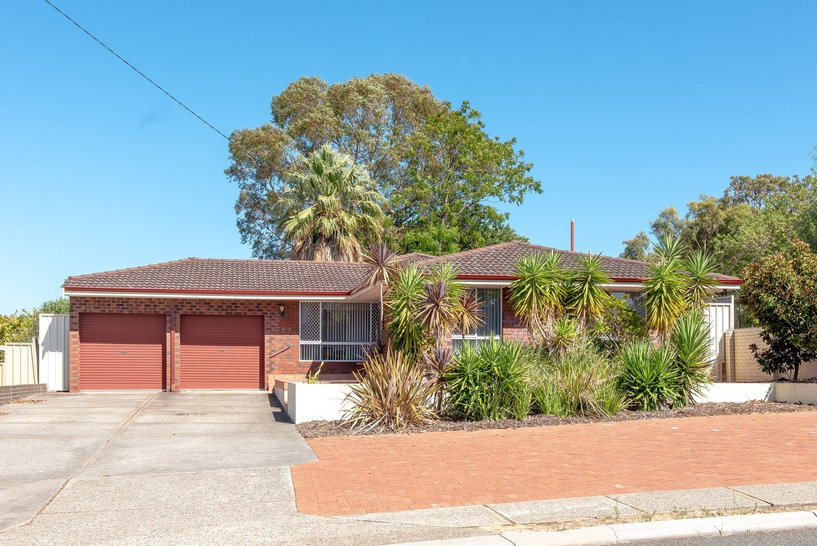 4 bedrooms House in 15 Gratwick Way KOONDOOLA WA, 6064