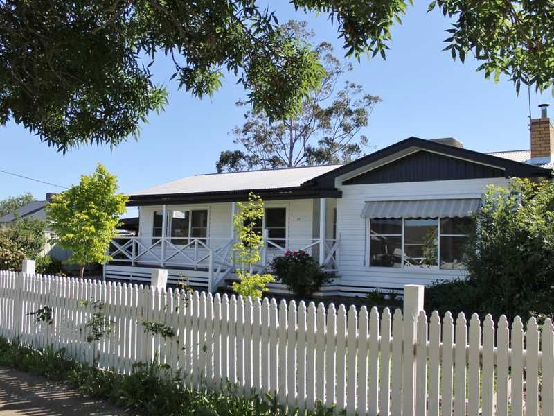 37 Barry Street, Echuca VIC 3564 House For Rent Domain