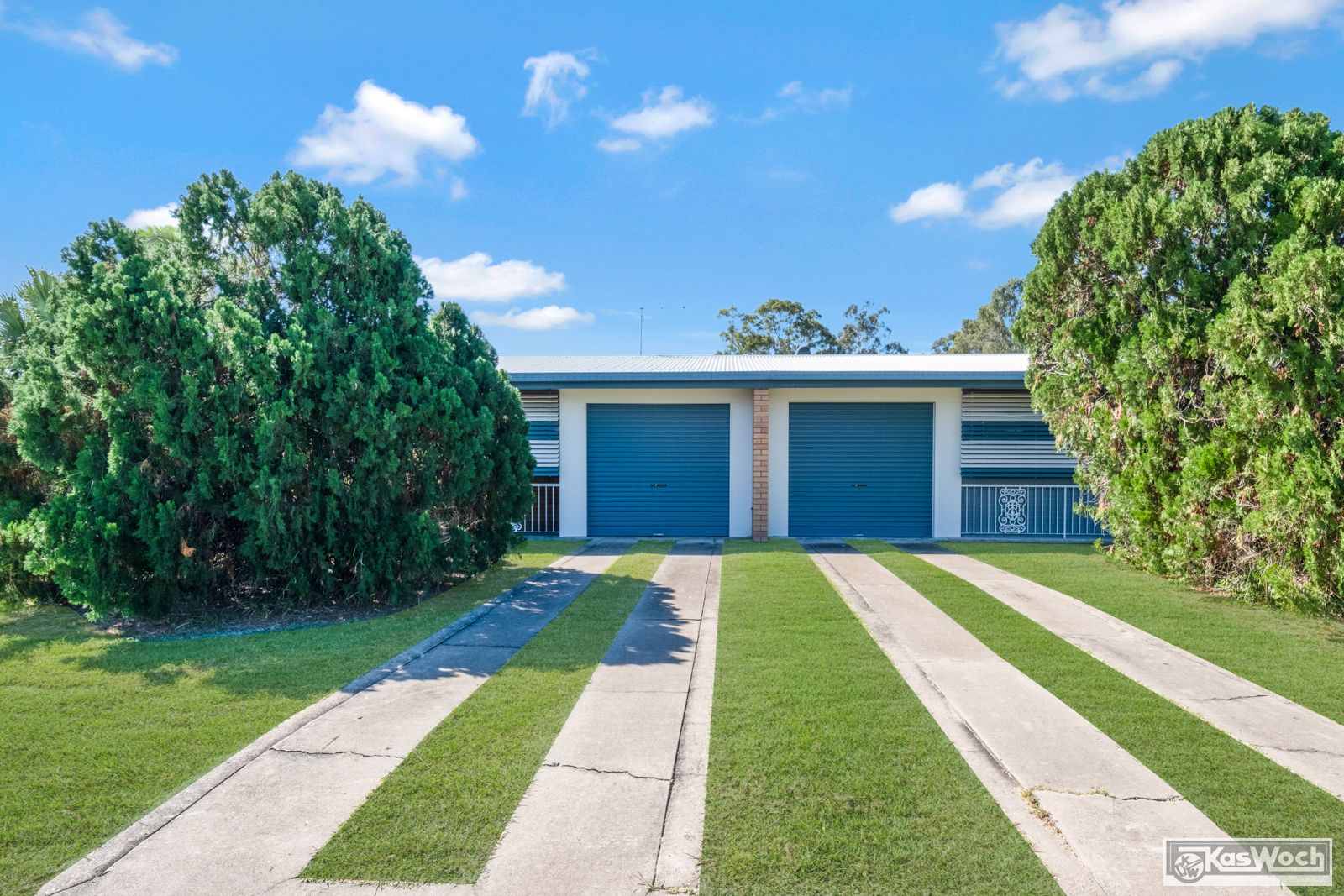 4 bedrooms Duplex in 1 & 2/15 Stumm Street PARK AVENUE QLD, 4701