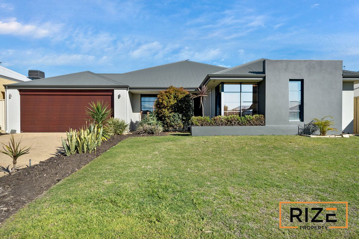 4 bedrooms House in 210 Golf Links Drive CARRAMAR WA, 6031