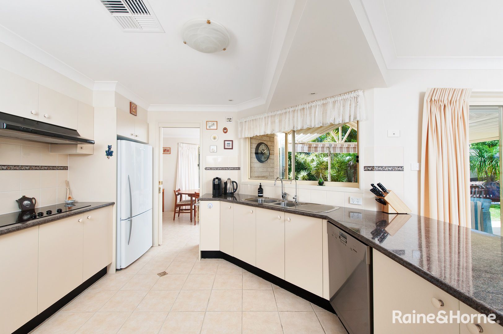 4 Trumpeter Circuit, Corlette NSW 2315, Image 2