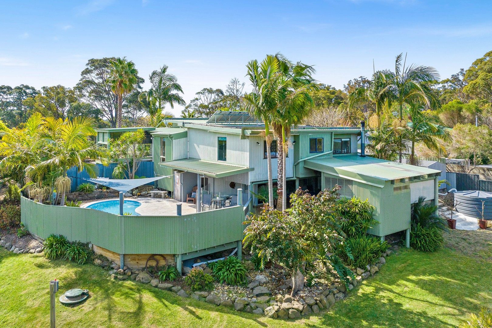 4 bedrooms House in 33 TALLWOOD CRESCENT ROSEDALE NSW, 2536