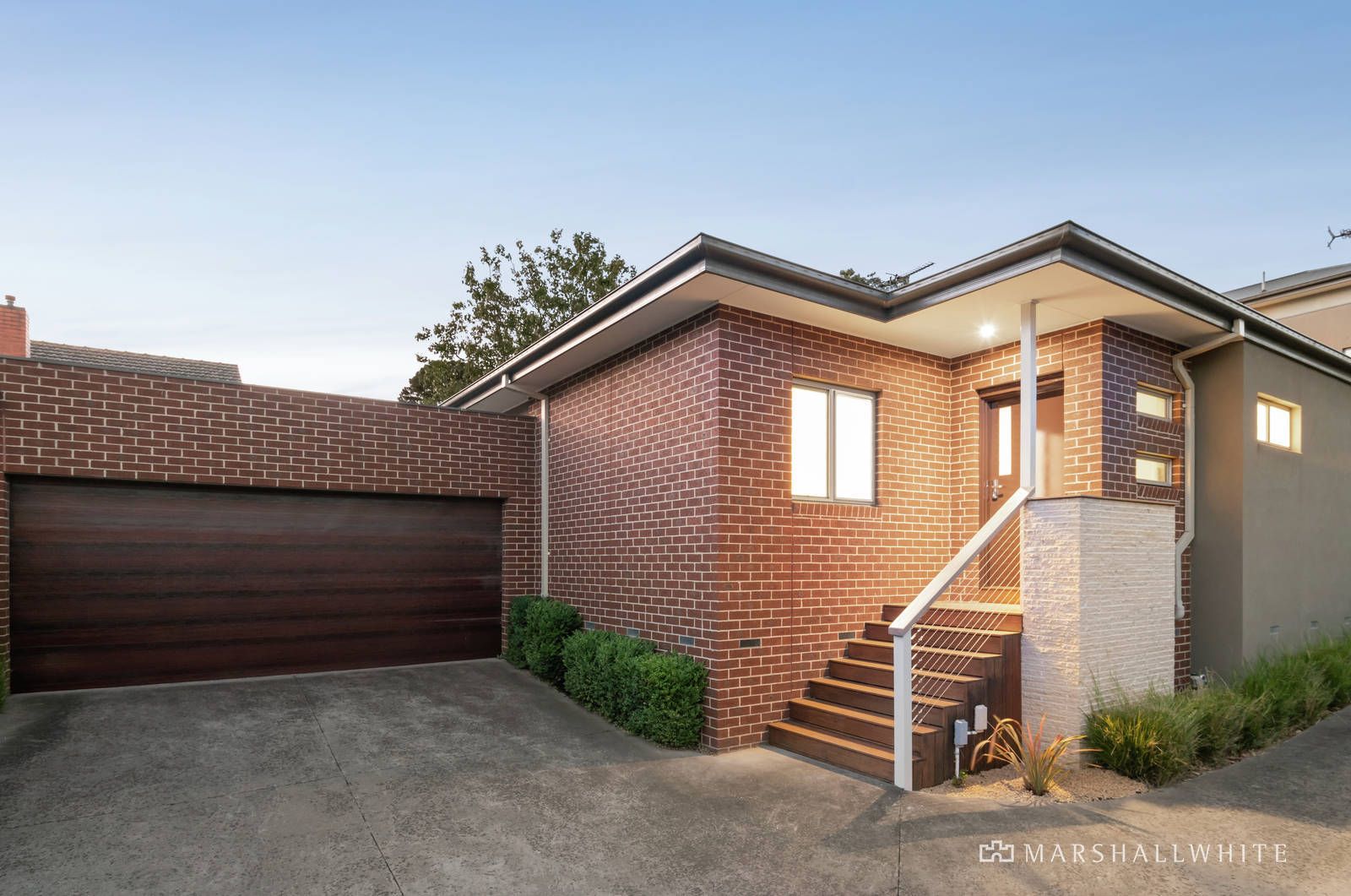 3 bedrooms Apartment / Unit / Flat in 2/121 Albion Road BOX HILL VIC, 3128