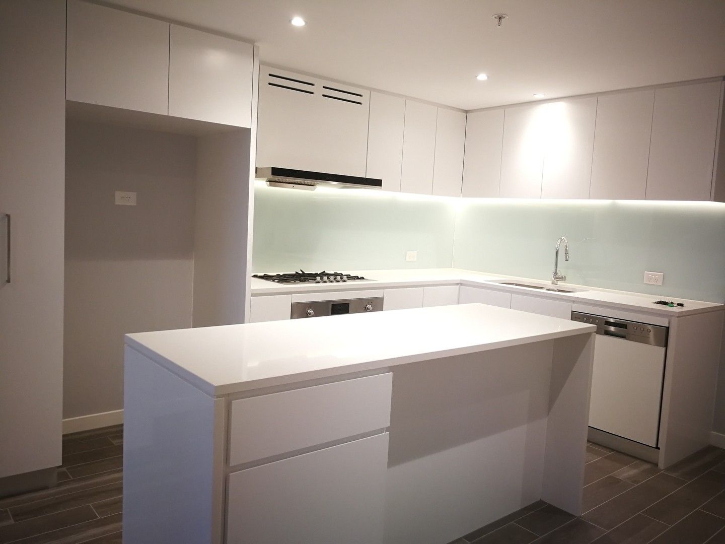 1 bedrooms Apartment / Unit / Flat in 605/26 Footbridge Blvd WENTWORTH POINT NSW, 2127