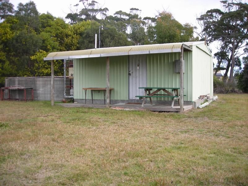 9 Barnett Close, BINALONG BAY TAS 7216, Image 2