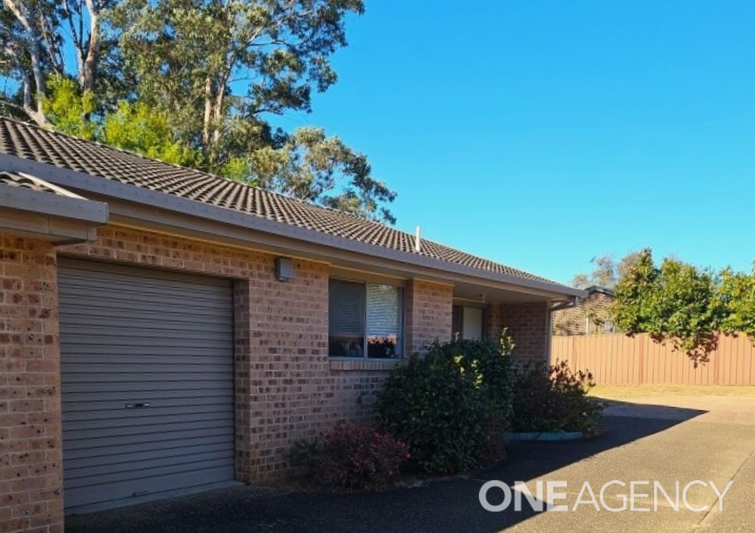 4/6 Carisbrooke Close, Bomaderry NSW 2541