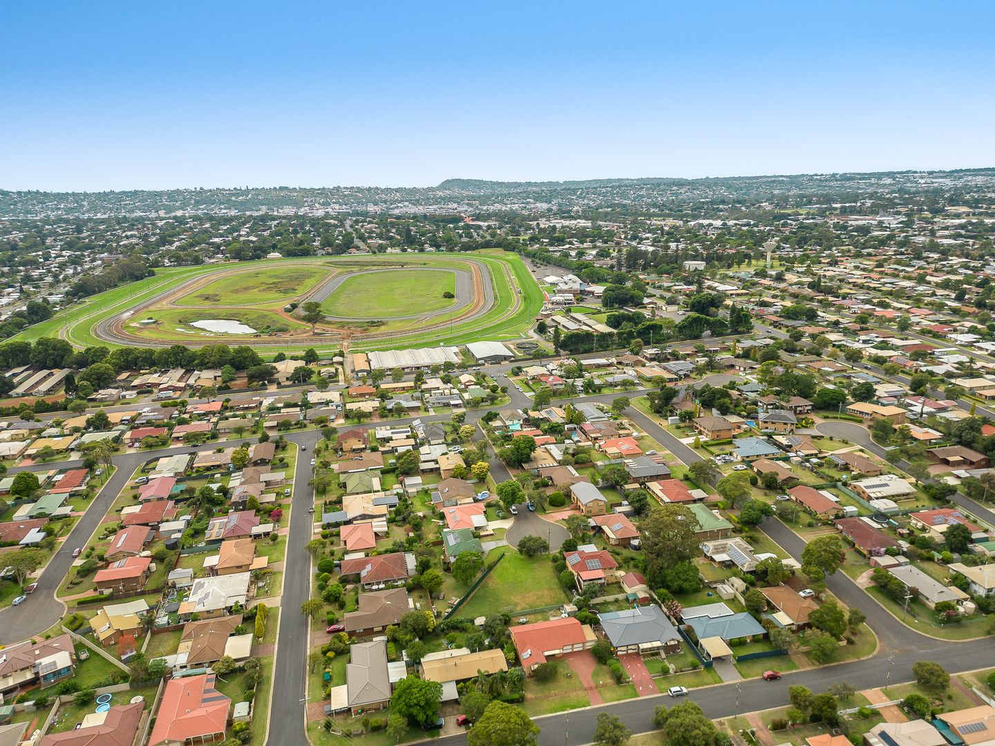 13 Lyndhurst Court, Newtown QLD 4350, Image 2