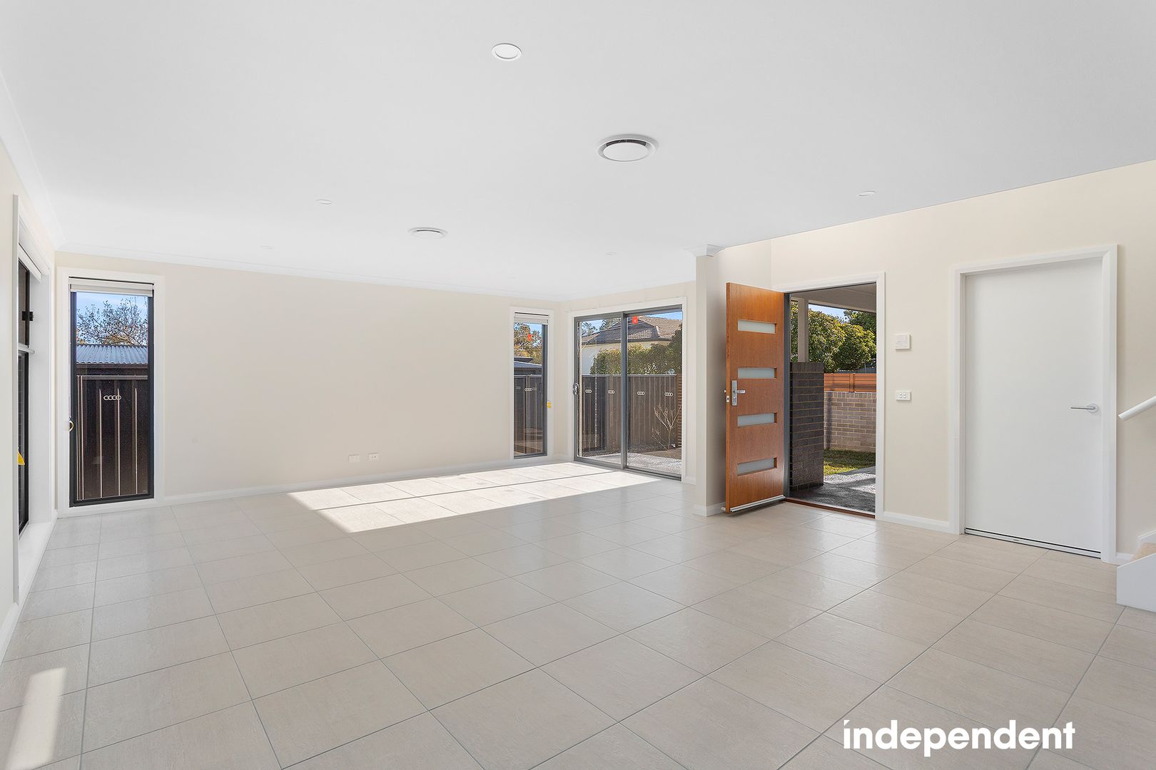 2/8 Newland Street, Flynn ACT 2615, Image 2