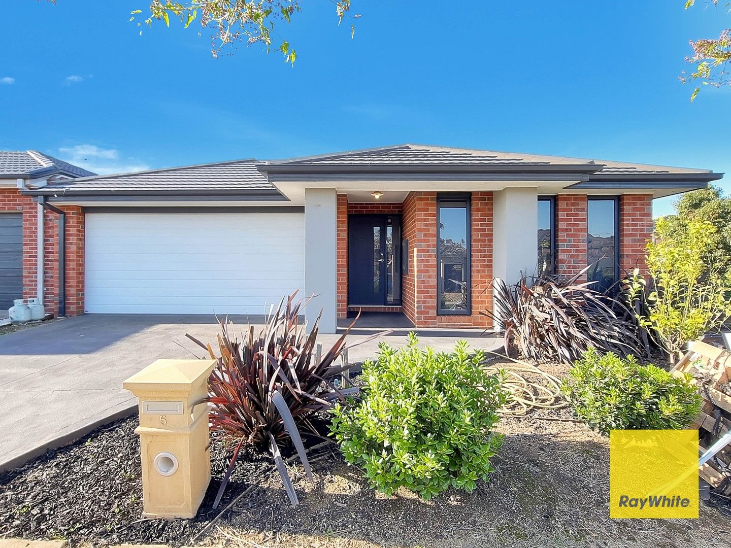 4 bedrooms House in 5 Ballantine Street TARNEIT VIC, 3029