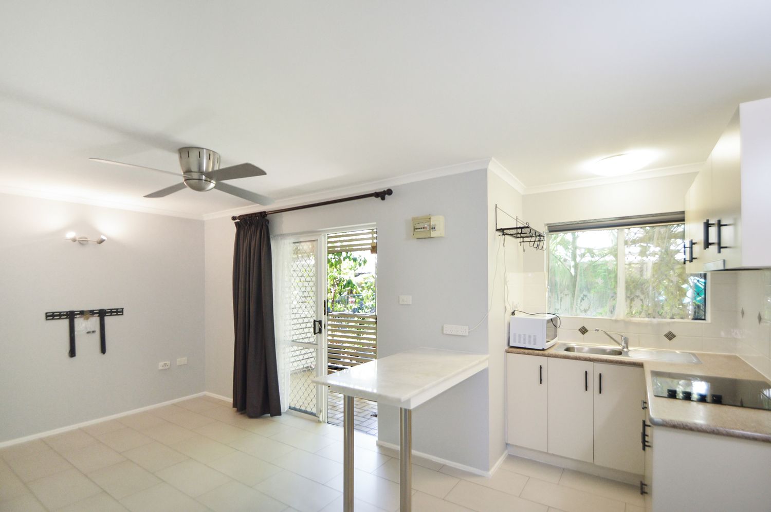 Yorkeys Knob QLD 4878 1 bed apartment for Rent, 340 per week