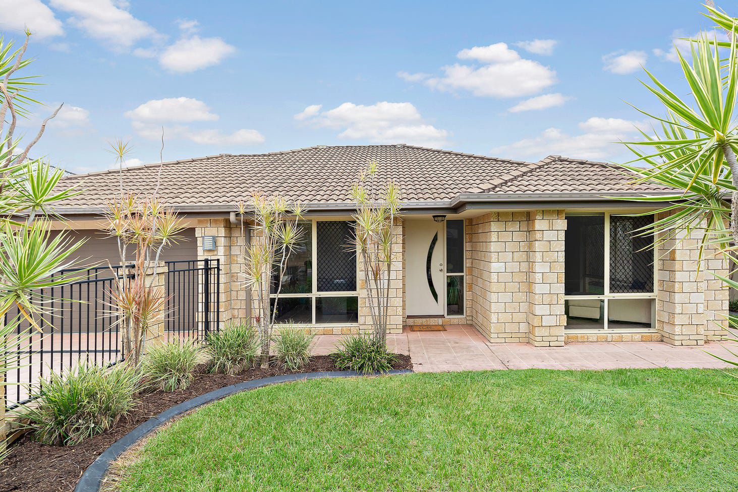 Parkinson QLD 4115 4 beds house for Sale, FOR SALE 2019010403 Domain