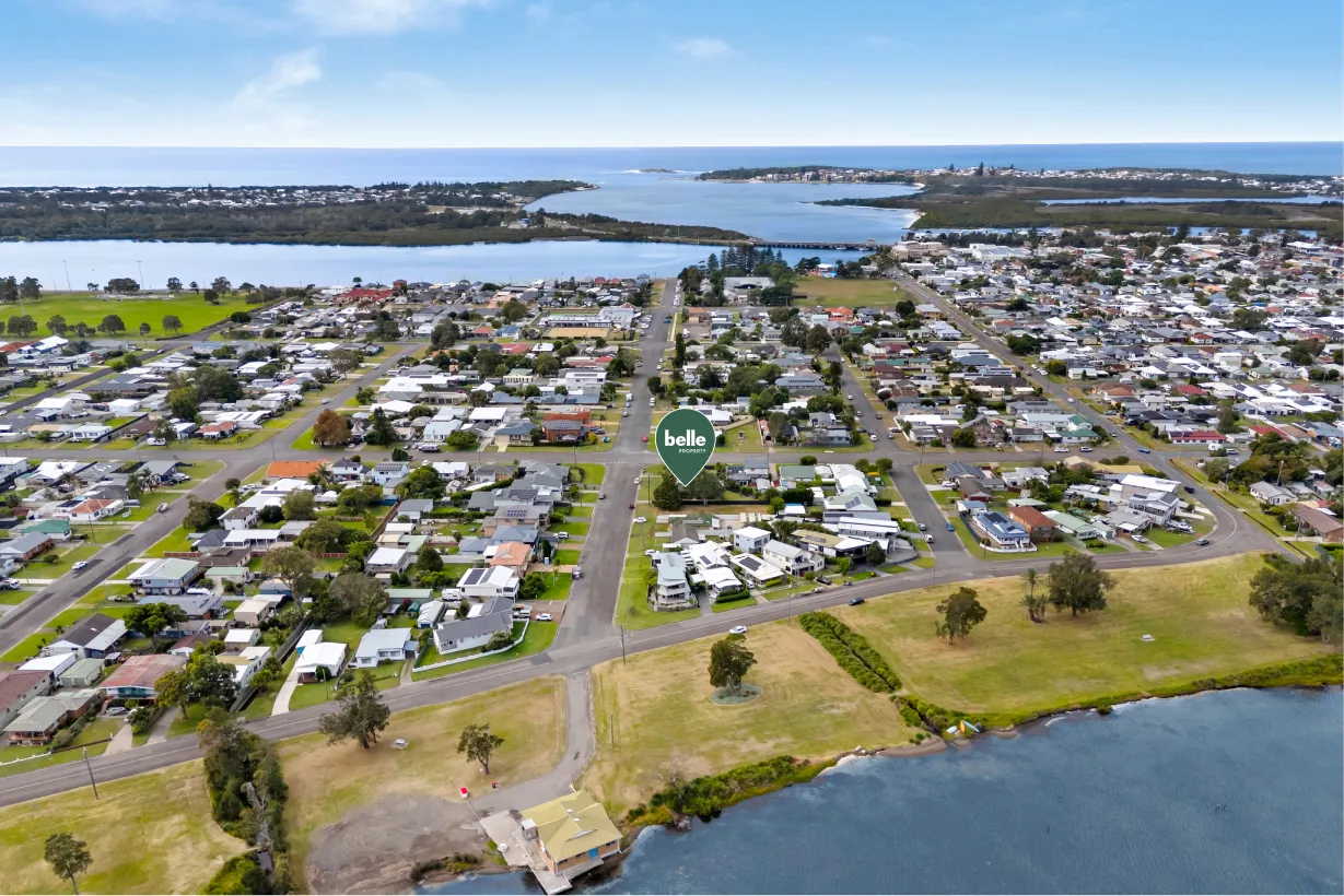 OPPORTUNITY for Tradies  Just 180m to the Water's Edge. Good Bones on a Wonderful Lakeside Block, Swansea