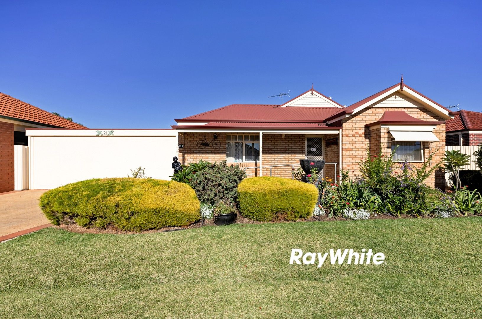 3 bedrooms Townhouse in 21 Brooks Drive MILDURA VIC, 3500