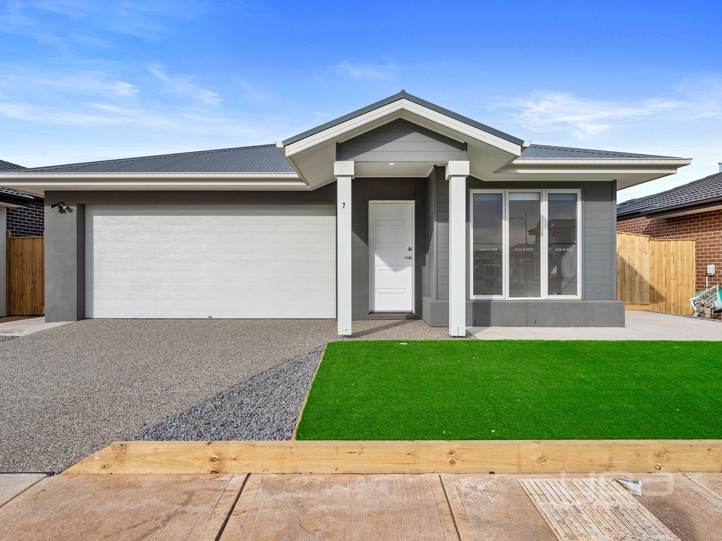 4 bedrooms House in 7 Spadefoot Place STRATHTULLOH VIC, 3338