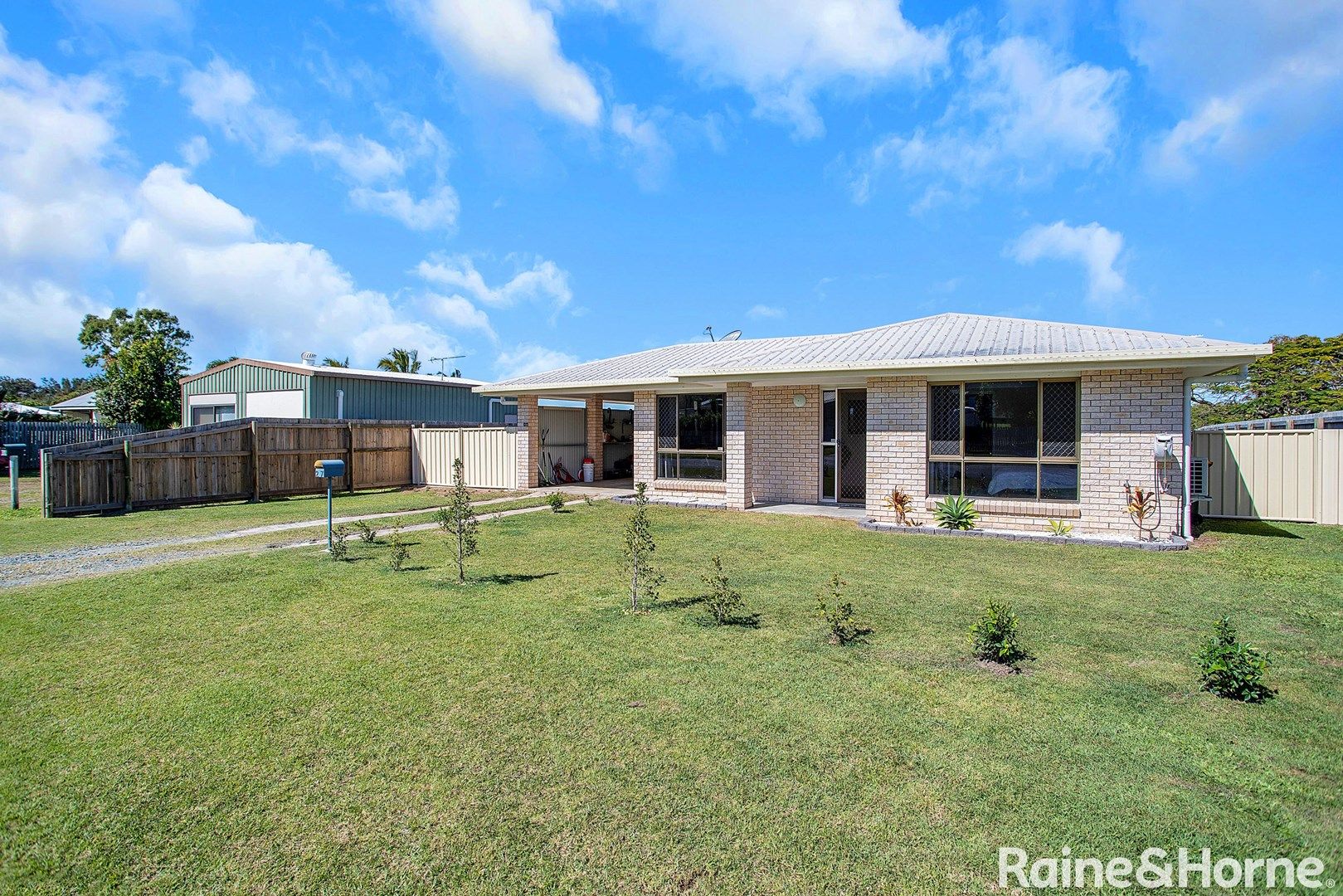 27 Geoffrey Thomas Drive, Bucasia QLD 4750, Image 0